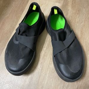 OOFOS OOmg low mens recovery shoe black size 9